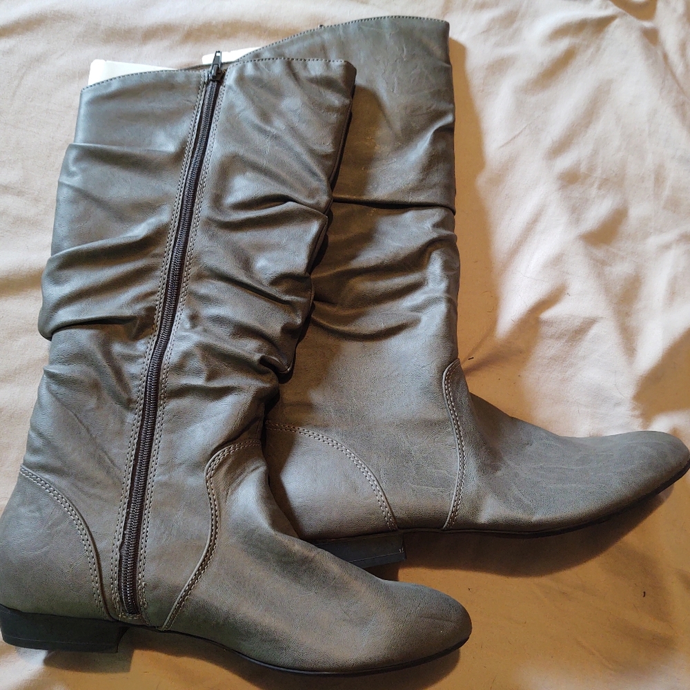 Gray winter boots